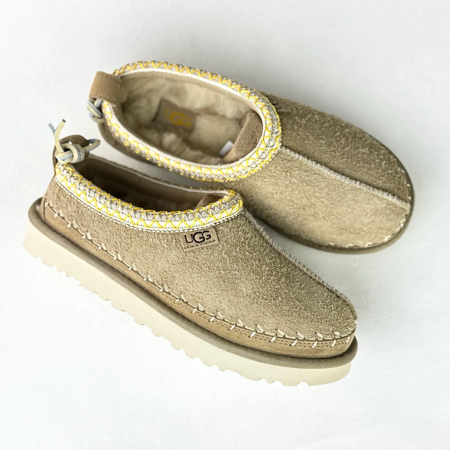 💰520 📦25 New Products for Autumn and Winter | Biarritz · UGG New Products for Autumn and Winter Classic Novelty Series (Biarritz Style) 🔥 I have been recently picked up by this Biarritz model ￼￼[草草R][草草R][草草R] 📦The entire series of Biarritz is now online ❄️There are Tasman slip-ons and ultra-short boots suitable for autumn and winter. ✔️🔘 Tasman Biarritz model Shoe size: 36-40 Color: mustard seed/light oak brown ✔️🔘Classic super short boots Biarritz model shoe size: 36-40 Color: mustard seed/light oak brown 🍁Let’s create our own uniqueness together this autumn and winter ✔️ In the collision of classics and personality 💫 Find your unique relaxed style 😎 This style is very UGG!